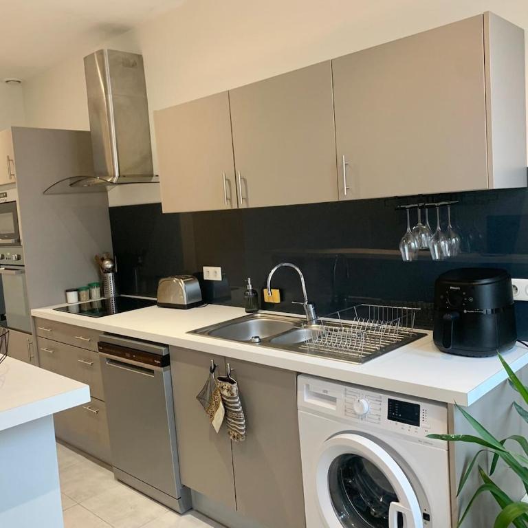 Spacious and central apartment - One-Bedroom Apartment - 5