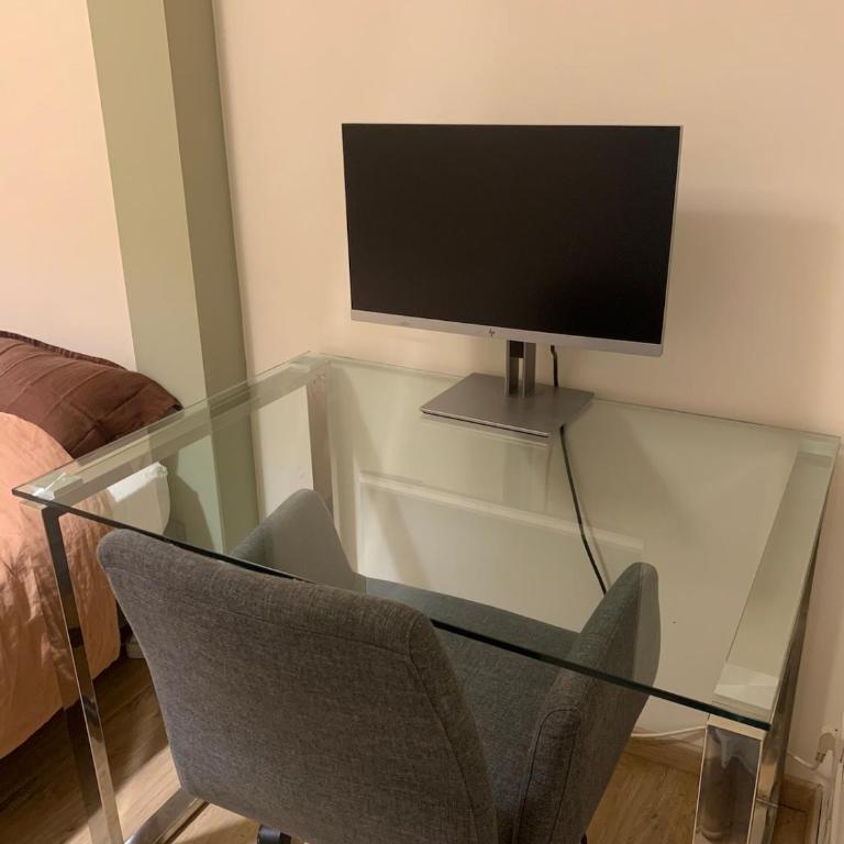 Spacious and central apartment - One-Bedroom Apartment - 8