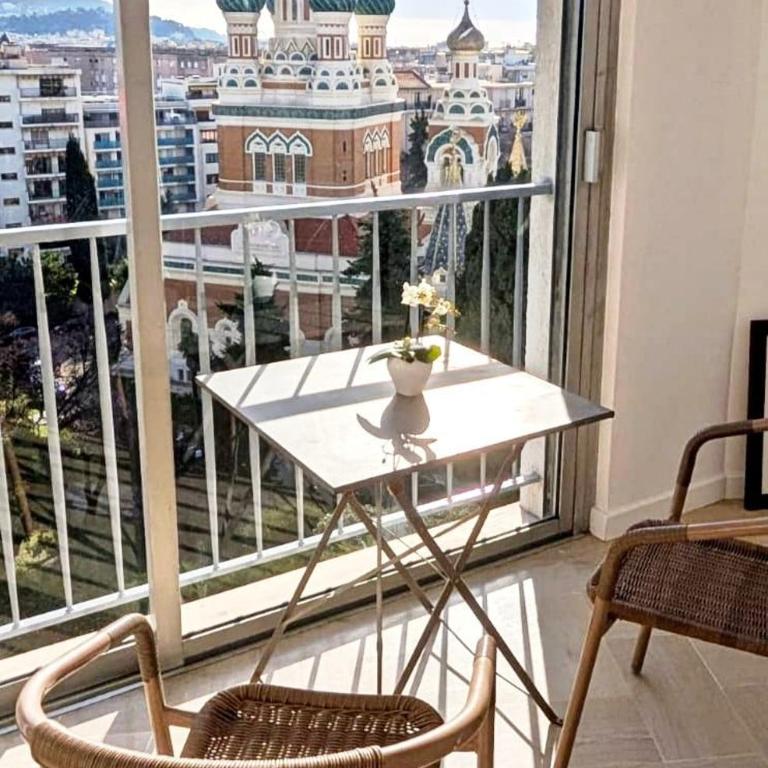3P 72m2 Climatisé Vue exceptionnelle Cathédrale St Nicolas et Mer - Appartement 2 Chambres Deluxe avec Balcon - 9