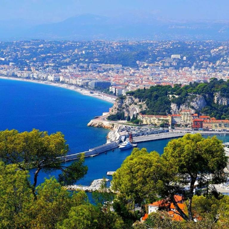3P 72m2 Climatisé Vue exceptionnelle Cathédrale St Nicolas et Mer - Appartement 2 Chambres Deluxe avec Balcon - 26