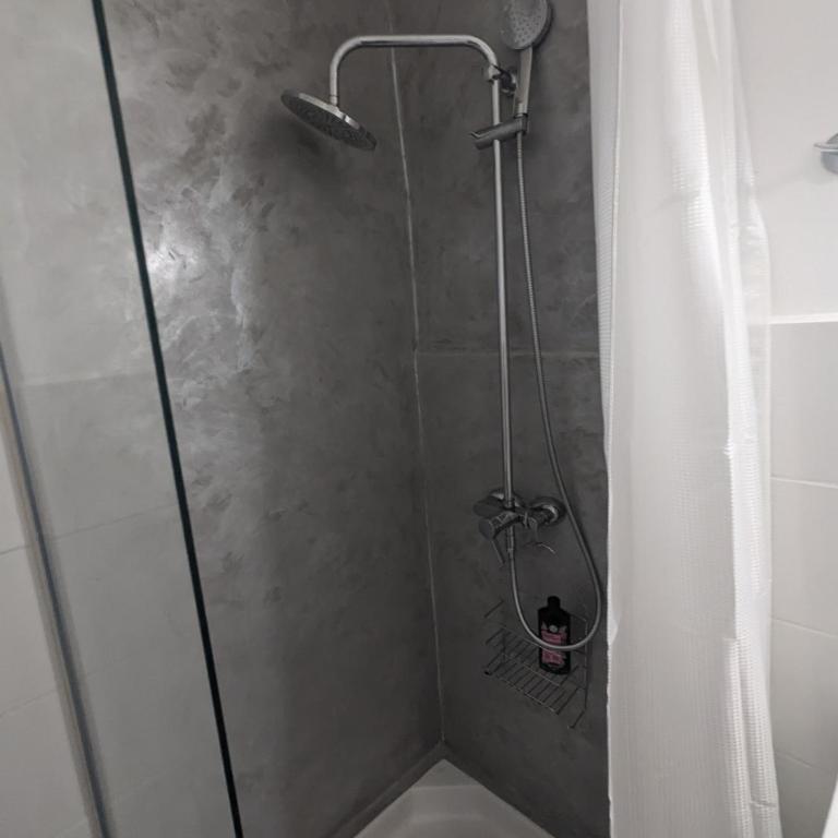Studio Rue Castellane pour Cure ou Tourisme Vert à 2 min des Thermes - Appartement 1 Chambre - 11