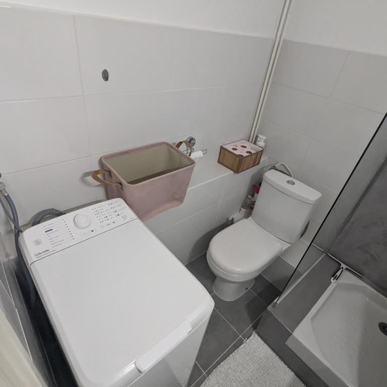 Studio Rue Castellane pour Cure ou Tourisme Vert à 2 min des Thermes - Appartement 1 Chambre - 9