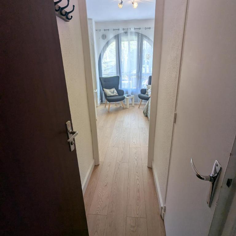 Studio Rue Castellane pour Cure ou Tourisme Vert à 2 min des Thermes - Appartement 1 Chambre - 6