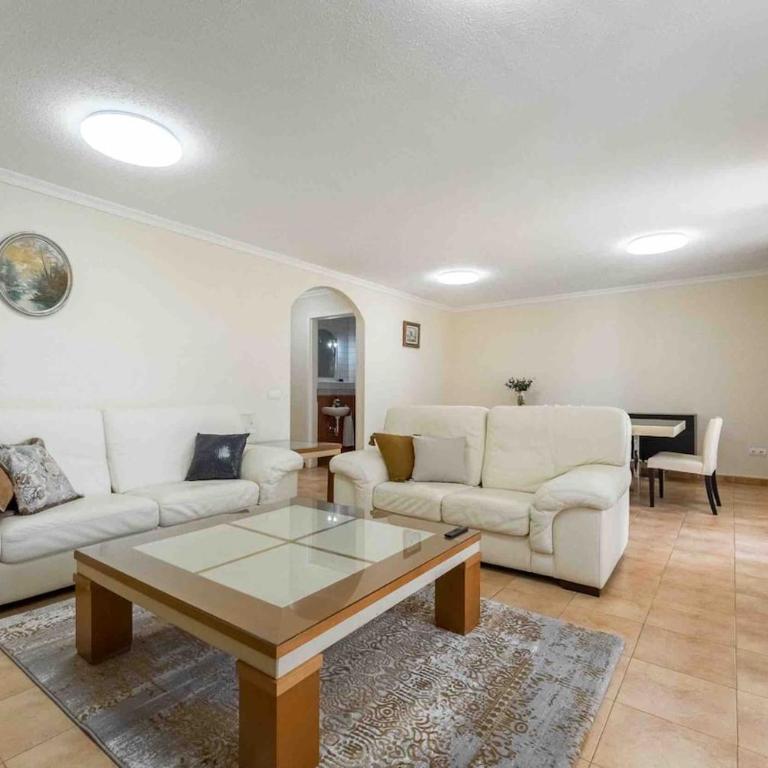 4 Bedroom Villa with Jacuzzi, heated Swimmingpool, front Ocean and view ! - Villa - 4