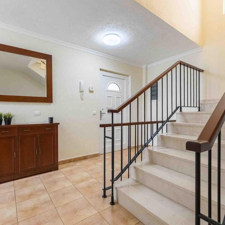 4 Bedroom Villa with Jacuzzi, heated Swimmingpool, front Ocean and view ! - Villa - 10