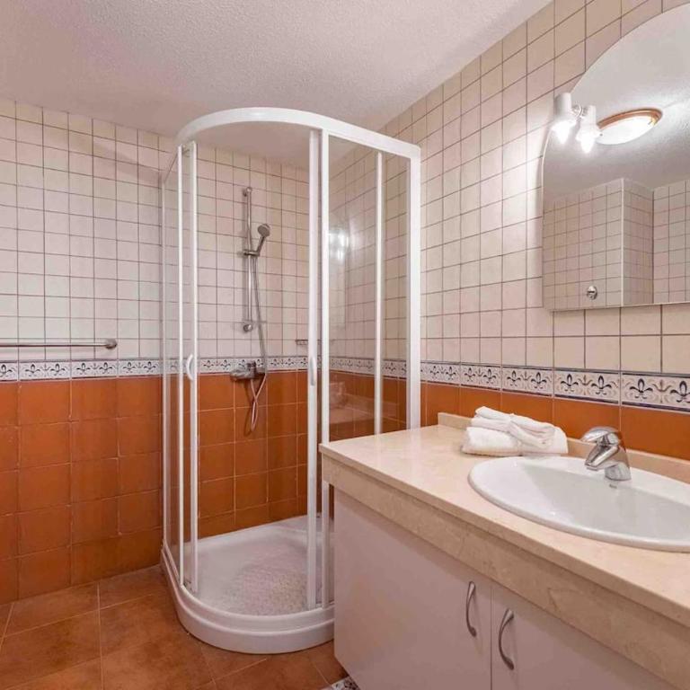 4 Bedroom Villa with Jacuzzi, heated Swimmingpool, front Ocean and view ! - Villa - 12