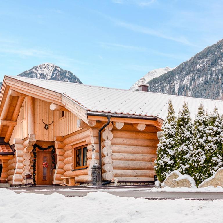 Alpenchalet Montana - Ferienhaus - 1