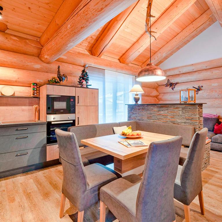 Alpenchalet Montana - Ferienhaus - 2