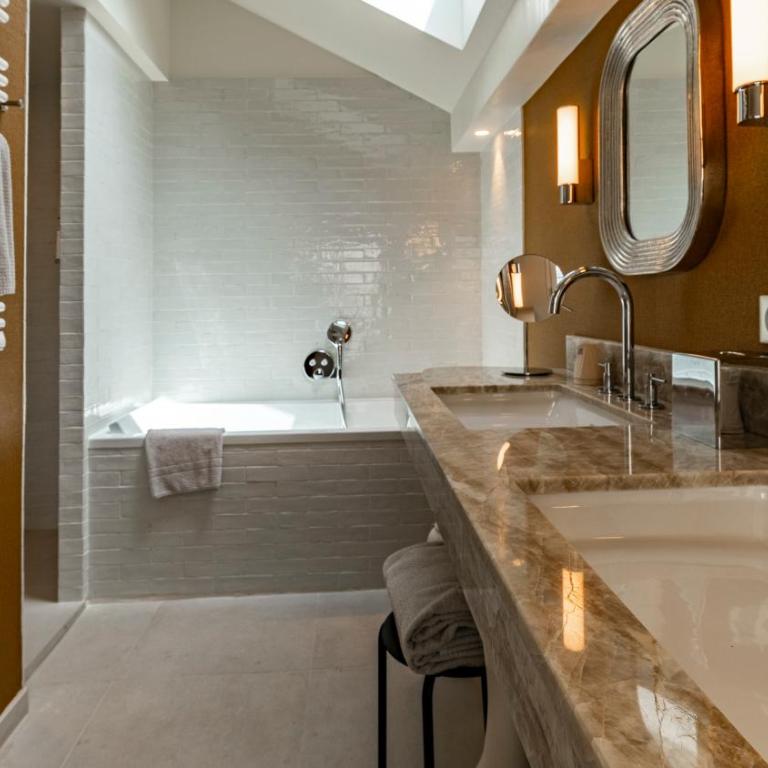 Continental Hotel - Suite - Vue sur Ville - 3