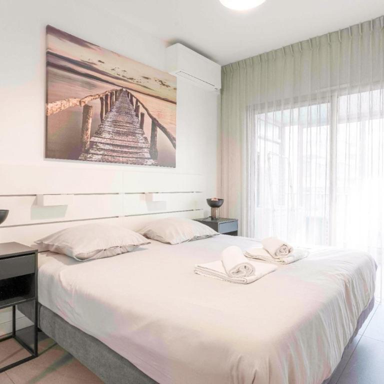 BEAUTIFUL 1 - BR APARTMENT - Next To Rue Antibes - Apartment - 14