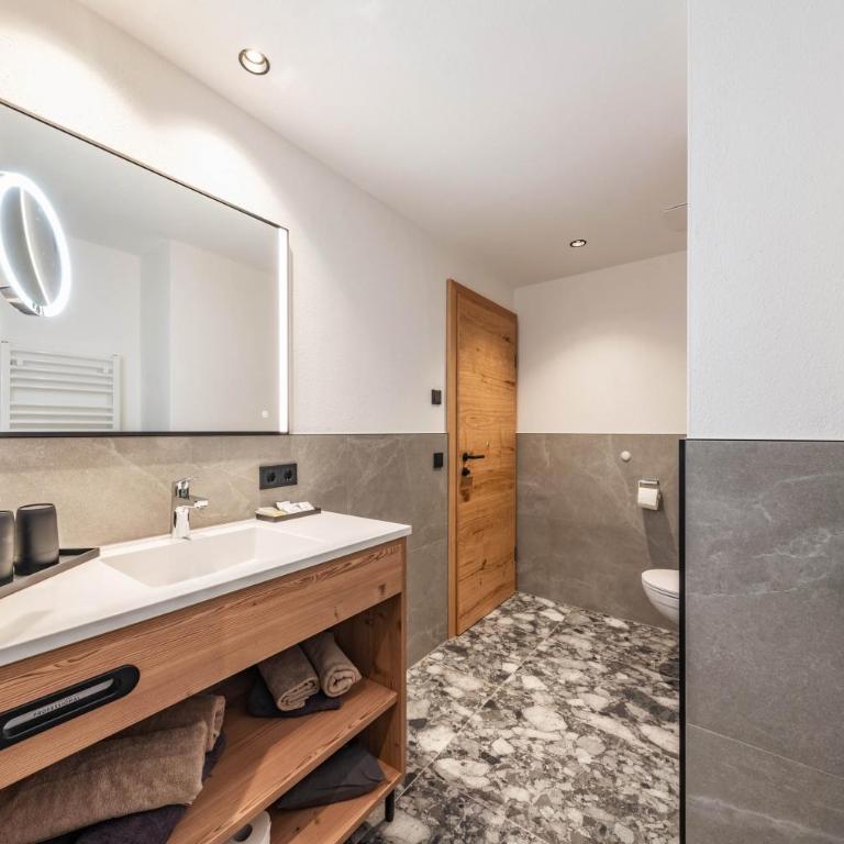 Montana Apartments Mayrhofen - Apartment mit 1 Schlafzimmer und Balkon - 5