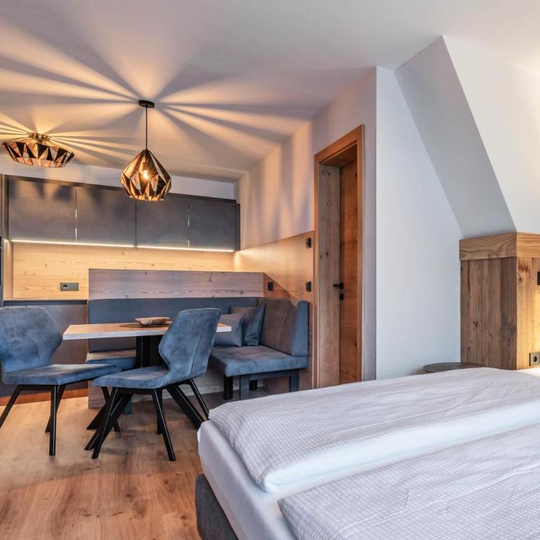 Montana Apartments Mayrhofen - Apartment mit Balkon - 2