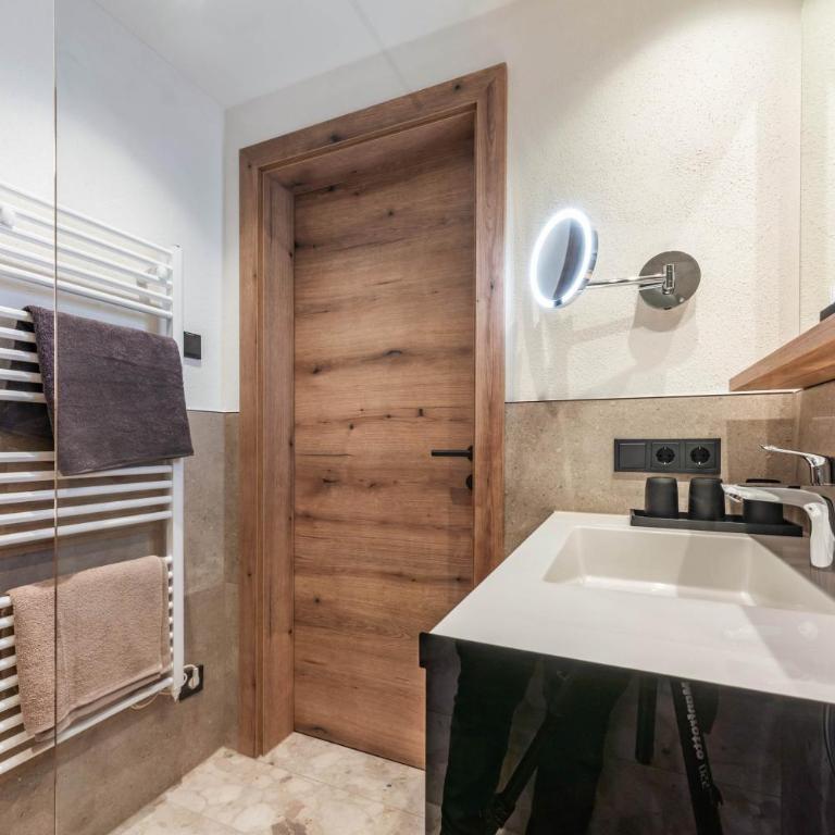 Montana Apartments Mayrhofen - Apartment mit 1 Schlafzimmer und Balkon - 7