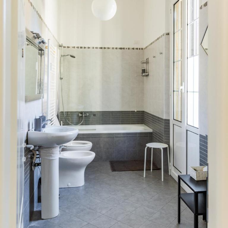 Affittacamere Dalla Patagonia - Two-Bedroom Suite with Private External bathroom - 3