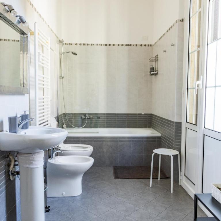 Affittacamere Dalla Patagonia - Two-Bedroom Suite with Private External bathroom - 14