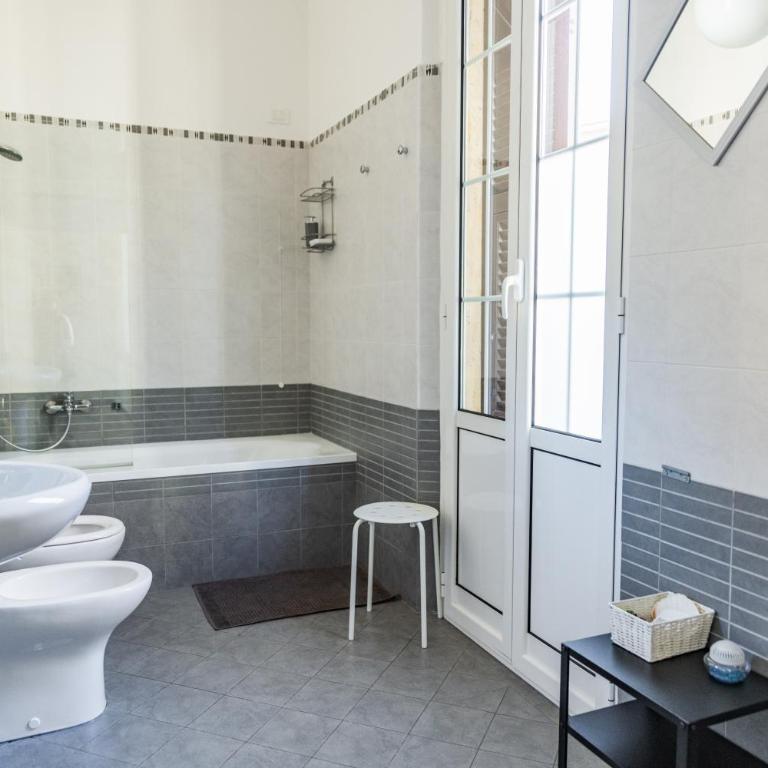 Affittacamere Dalla Patagonia - Two-Bedroom Suite with Private External bathroom - 16
