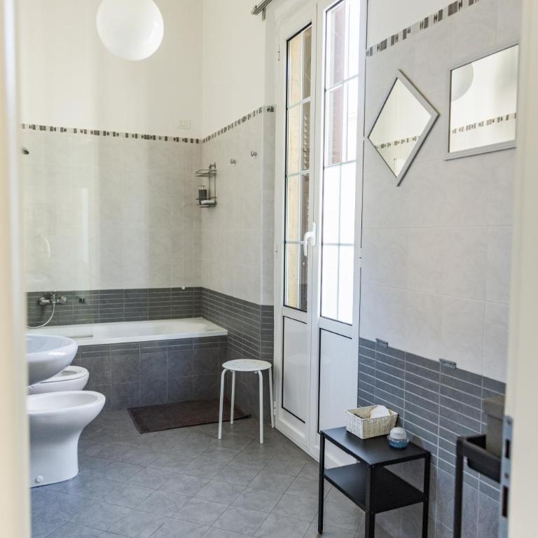 Affittacamere Dalla Patagonia - Two-Bedroom Suite with Private External bathroom - 15