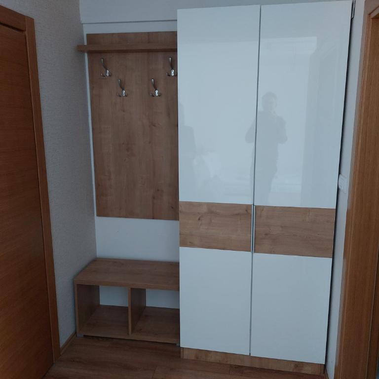 Hop Kop - Studio Apartment with Balcony - 9