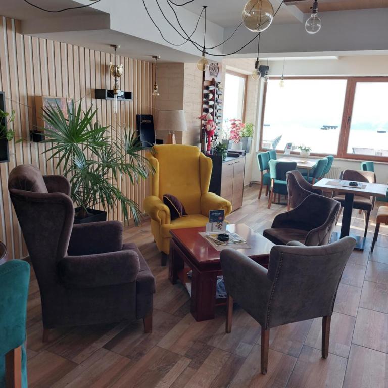 Hop Kop - Studio Apartment with Balcony - 21