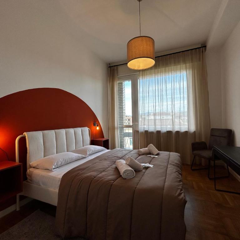 Big House-Private parking-12" walk from the ARENA - Two-Bedroom Apartment - 6