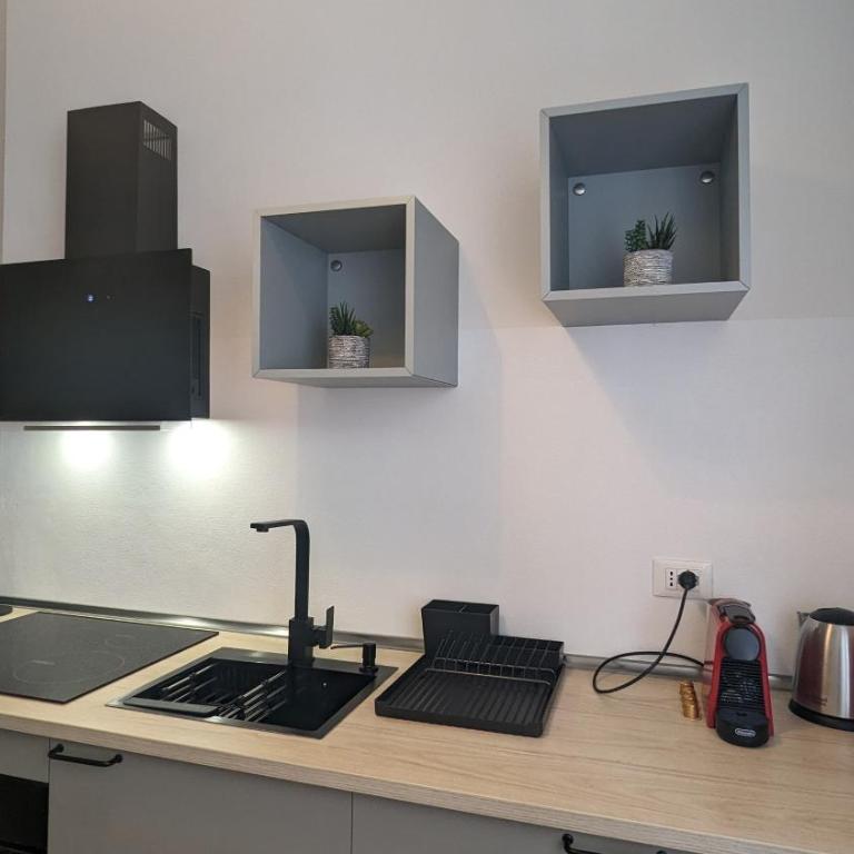Big House-Private parking-12" walk from the ARENA - Two-Bedroom Apartment - 13