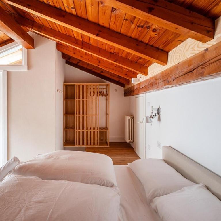 Casa Claudia, stylish & spacious - Three-Bedroom Apartment with Balcony - 12
