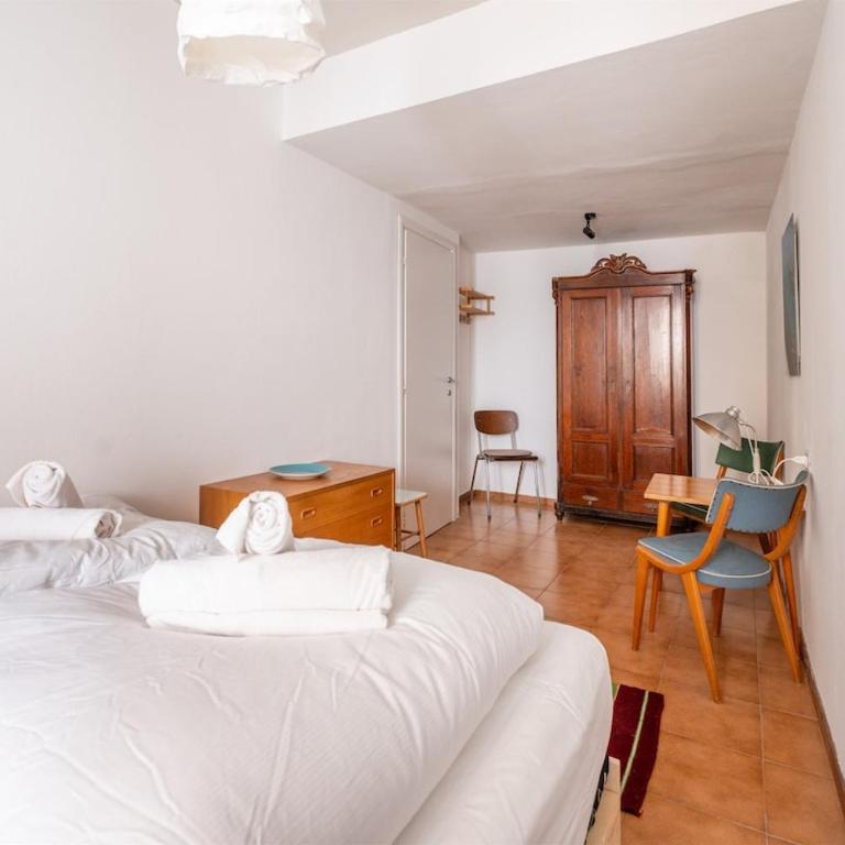 Casa Claudia, stylish & spacious - Three-Bedroom Apartment with Balcony - 23