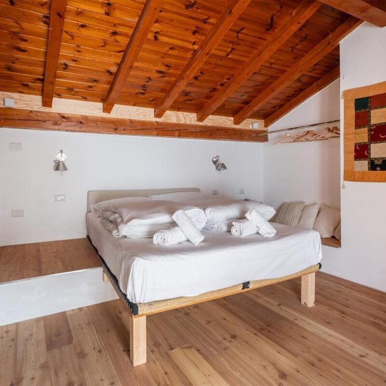 Casa Claudia, stylish & spacious - Three-Bedroom Apartment with Balcony - 11