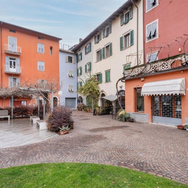 Casa Claudia, stylish & spacious - Three-Bedroom Apartment with Balcony - 43