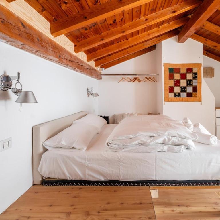 Casa Claudia, stylish & spacious - Three-Bedroom Apartment with Balcony - 2