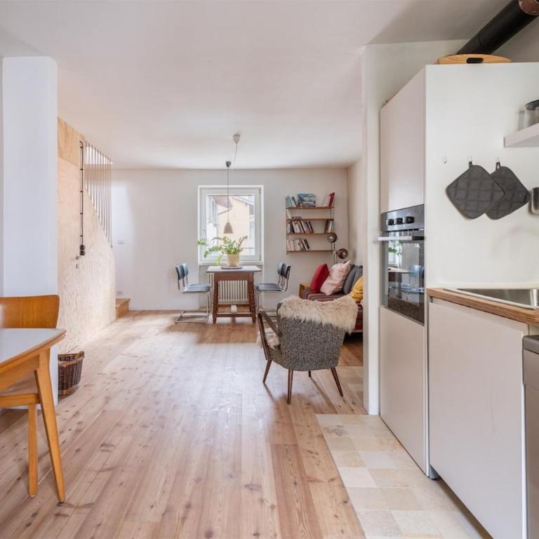Casa Claudia, stylish & spacious - Three-Bedroom Apartment with Balcony - 1