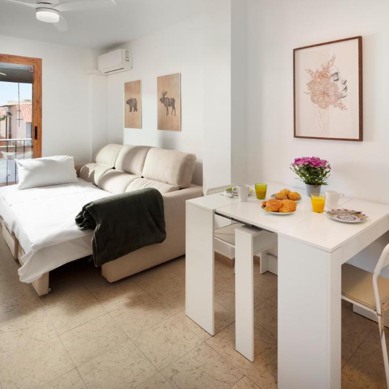 Cosy Apartment in Las Lagunas - Sleeps 4 - Two-Bedroom Apartment - 7