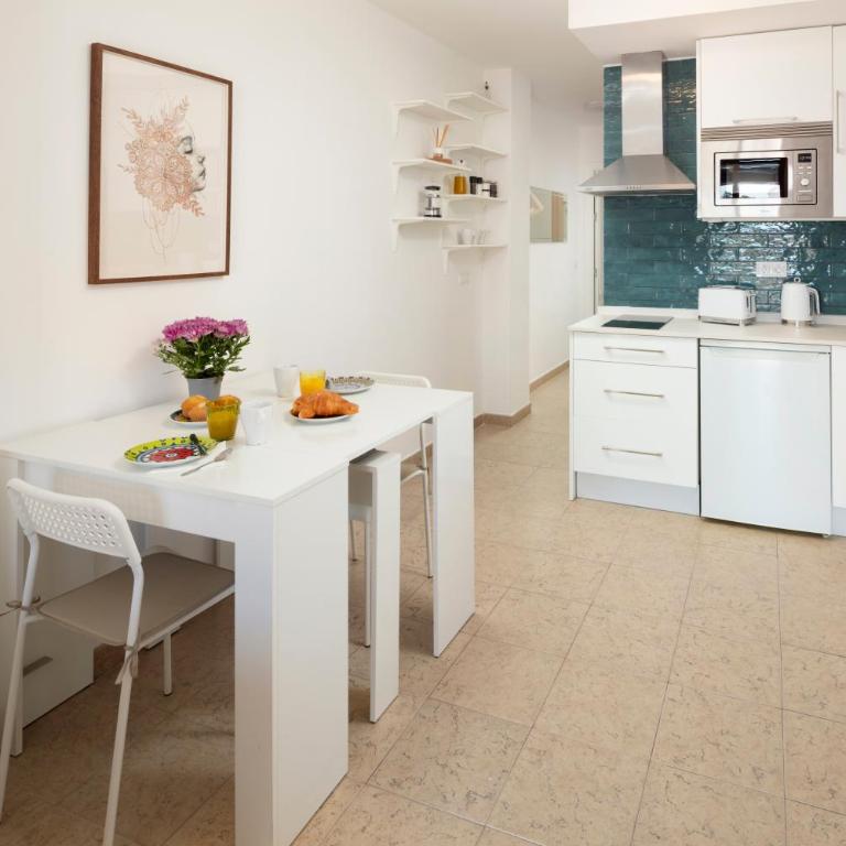 Cosy Apartment in Las Lagunas - Sleeps 4 - Two-Bedroom Apartment - 11