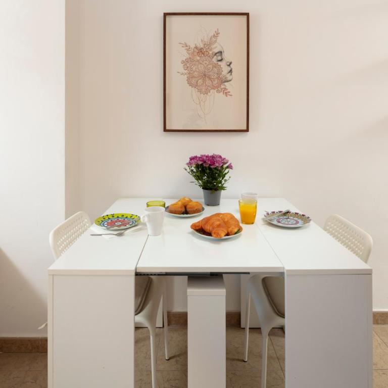 Cosy Apartment in Las Lagunas - Sleeps 4 - Two-Bedroom Apartment - 10
