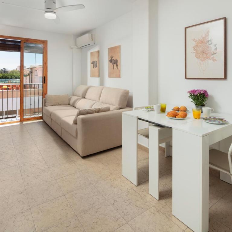 Cosy Apartment in Las Lagunas - Sleeps 4 - Two-Bedroom Apartment - 3