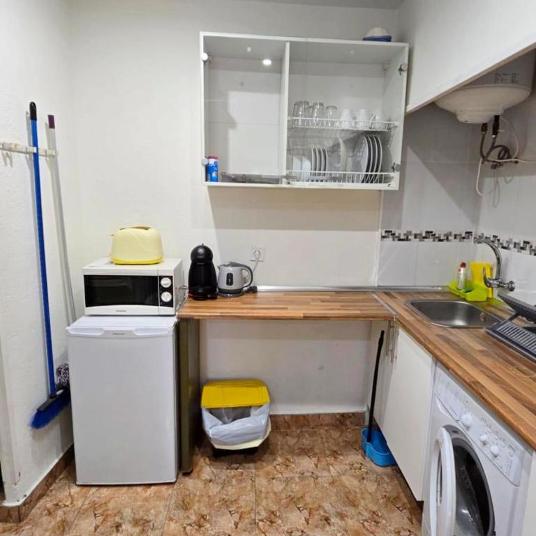 Apartamentos EconoStay Sol - Studio with Balcony - 6