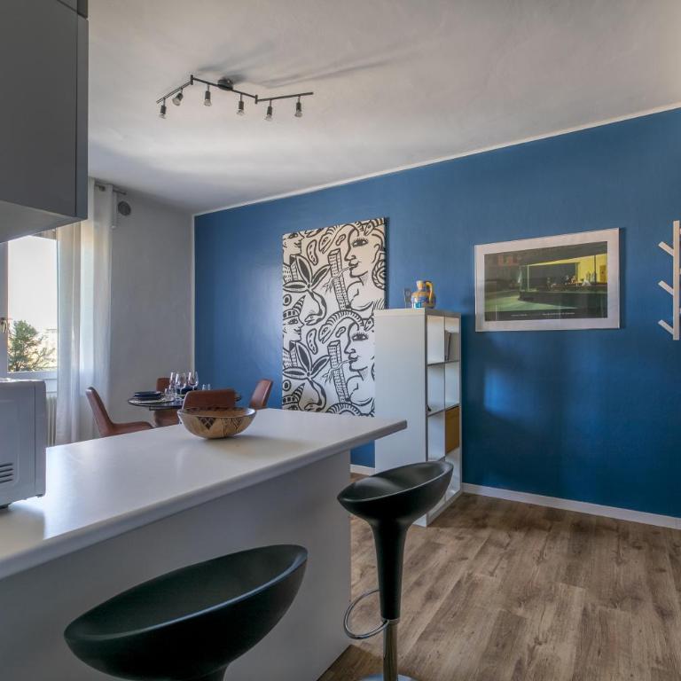 Cozy Apt - Close to City Center and Train Station - Two-Bedroom Apartment - 10