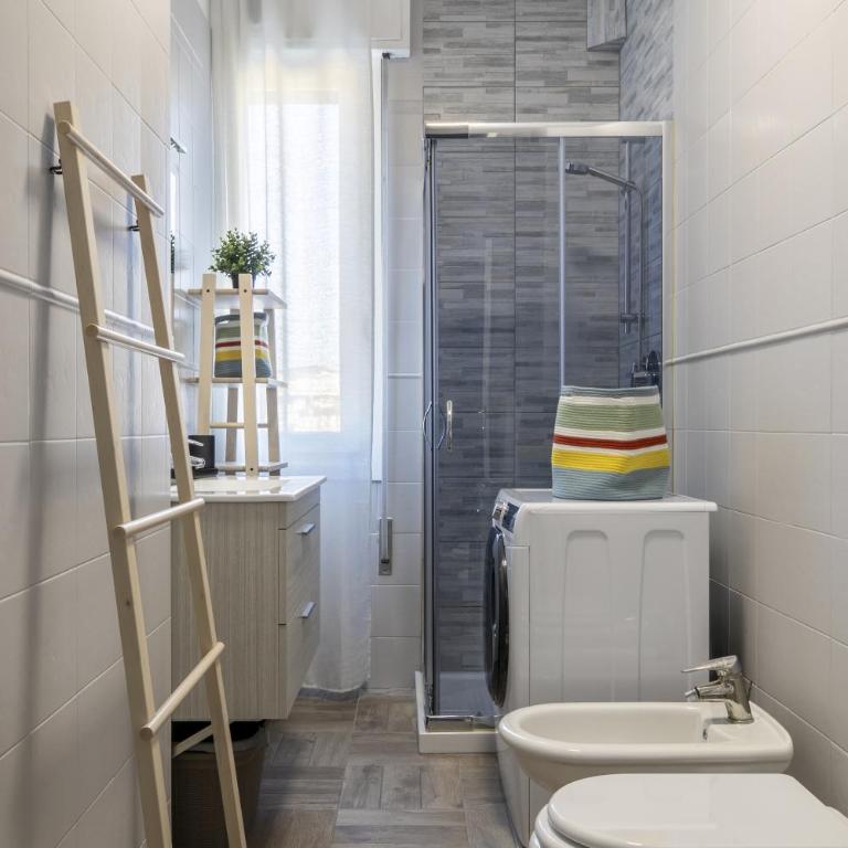 Cozy Apt - Close to City Center and Train Station - Two-Bedroom Apartment - 19