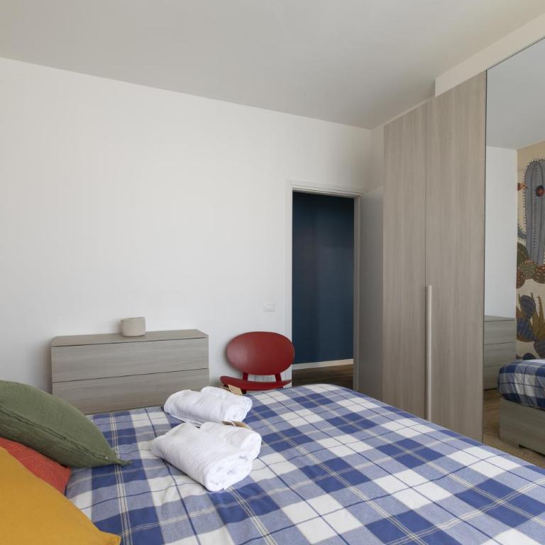 Cozy Apt - Close to City Center and Train Station - Two-Bedroom Apartment - 22