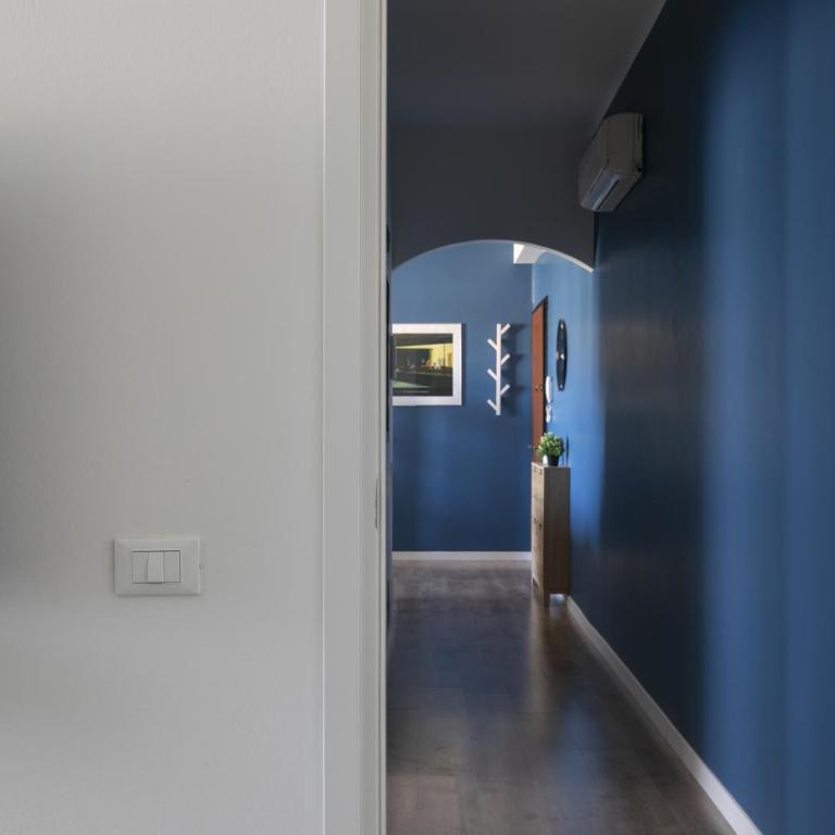 Cozy Apt - Close to City Center and Train Station - Two-Bedroom Apartment - 31