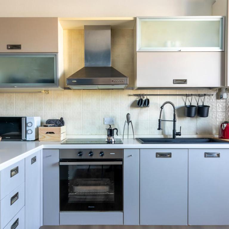 Cozy Apt - Close to City Center and Train Station - Two-Bedroom Apartment - 6