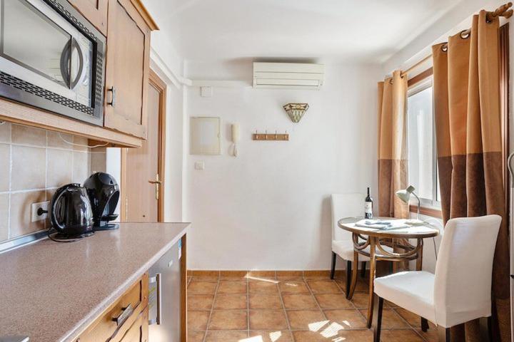 1 bedroom Penthouse with Pool access, Nerja centre - Apartamento de 1 dormitorio - 11