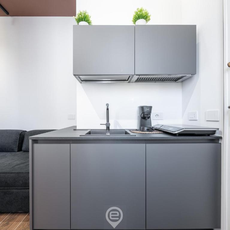 Studio Noir - One-Bedroom Apartment - 11