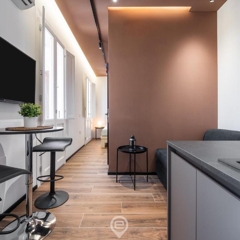 Studio Noir - One-Bedroom Apartment - 20