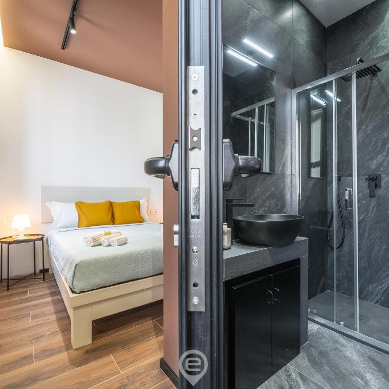 Studio Noir - One-Bedroom Apartment - 3
