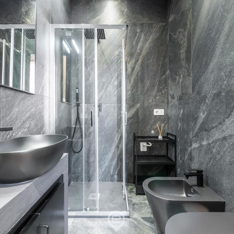 Studio Noir - One-Bedroom Apartment - 15