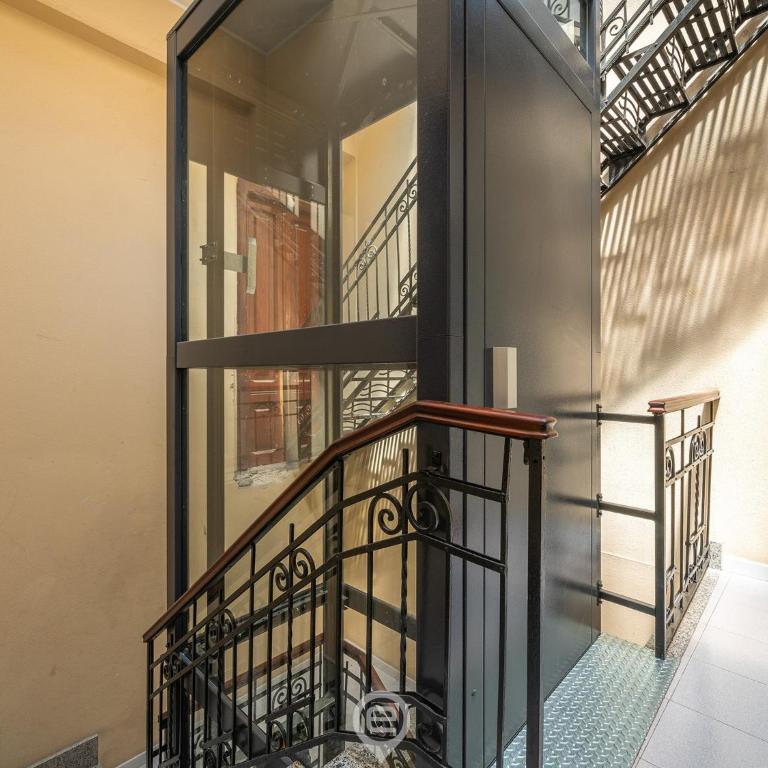 Studio Noir - One-Bedroom Apartment - 24