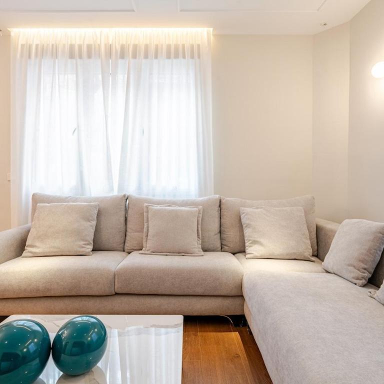 Luxury & Exclusive Apartment Salamanca 10 pax - Apartment - 8