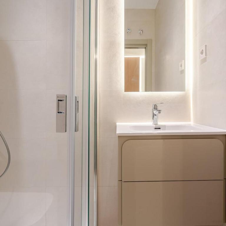 Luxury & Exclusive Apartment Salamanca 10 pax - Apartment - 16