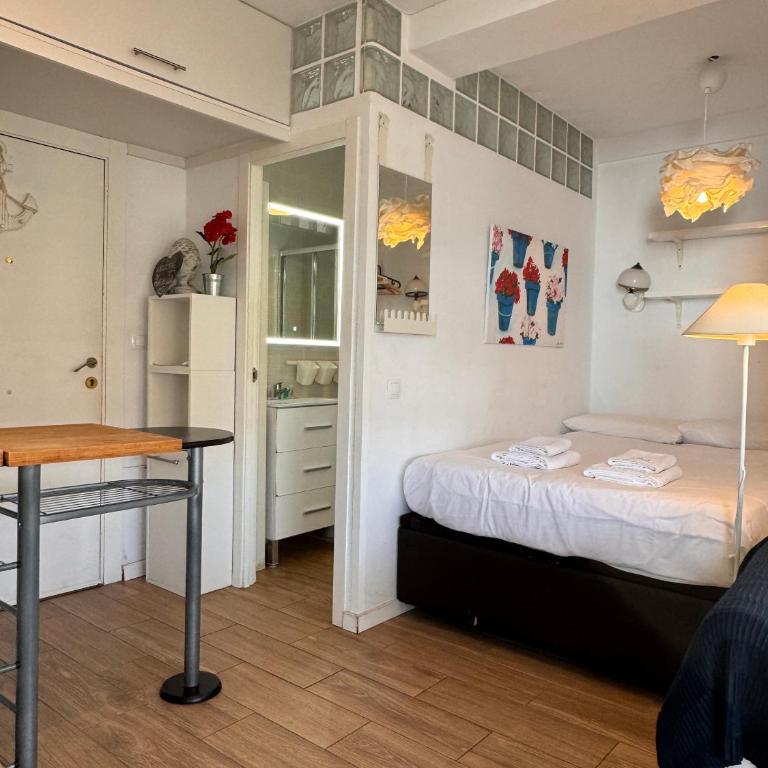 Mediterraneo Studio Front Beach - EaW Homes - One-Bedroom Apartment - 8